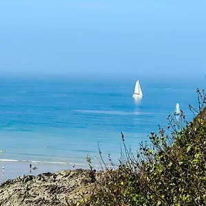 https://villa-brhat-vue-mer-et-jacuzzi.inbrittany.com
